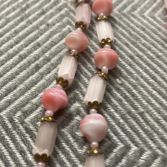 Pink and baby pearl and clear ish crystals - Picture 3 of 4